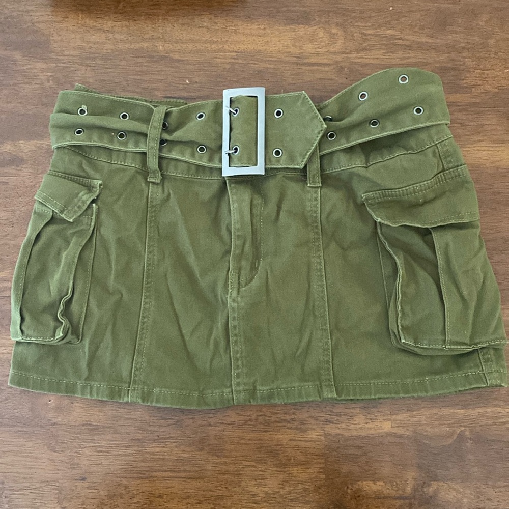 Edikted army green mini cargo skirt size medium